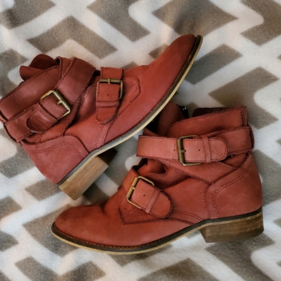 Steve Madden Territory burgundy nubuck booties 6 - Picture 2 of 8
